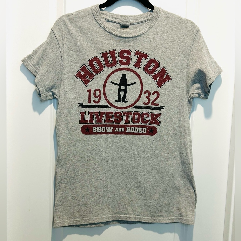 $7 or 2/$10 t-shirt sale: distressed Houston Livestock Show & Rodeo tee sz Small